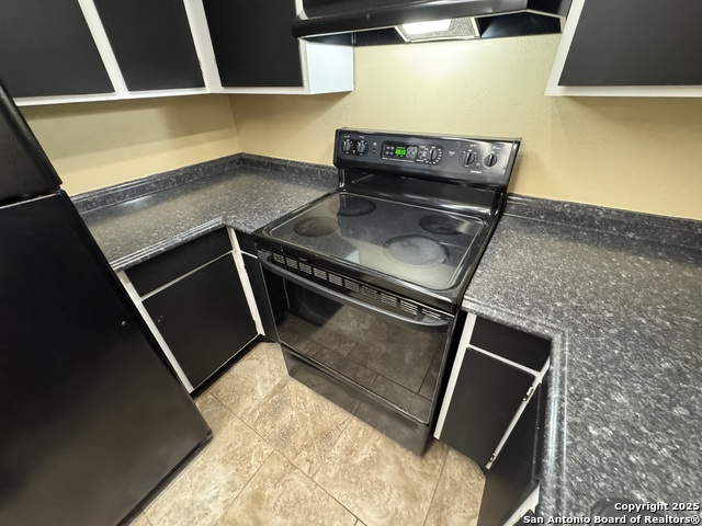 Listing photo id 24 for 923 Vance Jackson  1406