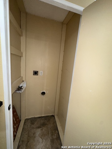 Listing photo id 30 for 923 Vance Jackson  1406
