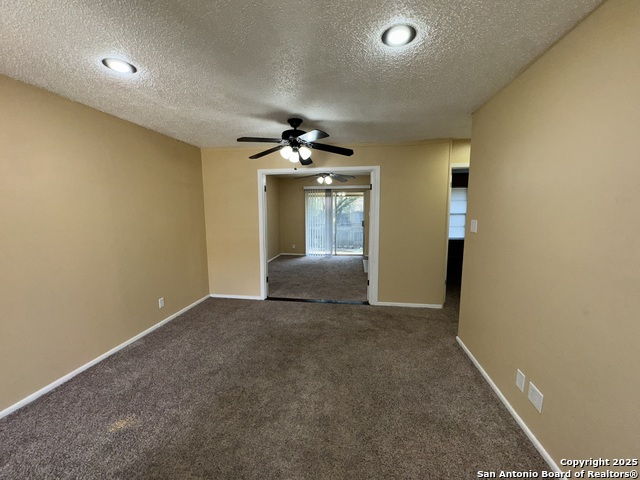 Listing photo id 32 for 923 Vance Jackson  1406