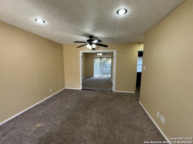 Listing photo id 33 for 923 Vance Jackson  1406
