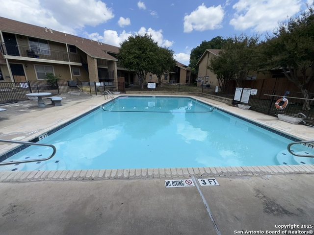 Listing photo id 35 for 923 Vance Jackson  1406