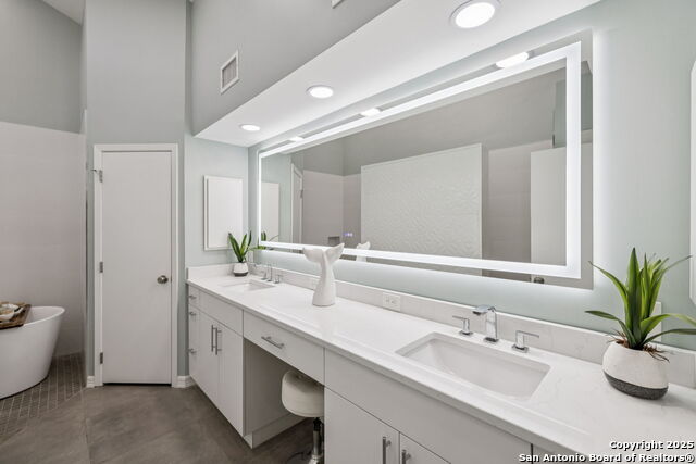Listing photo id 8 for 111 Wickford Way