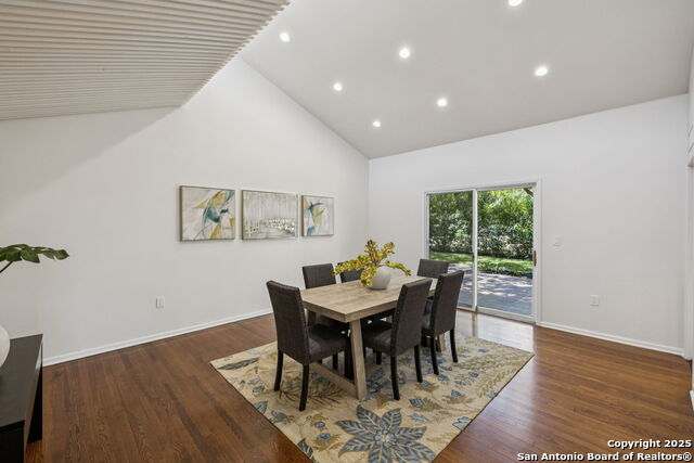 Listing photo id 15 for 111 Wickford Way