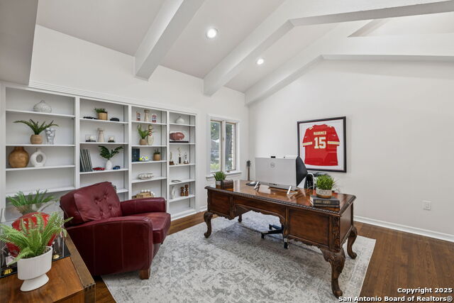 Listing photo id 16 for 111 Wickford Way