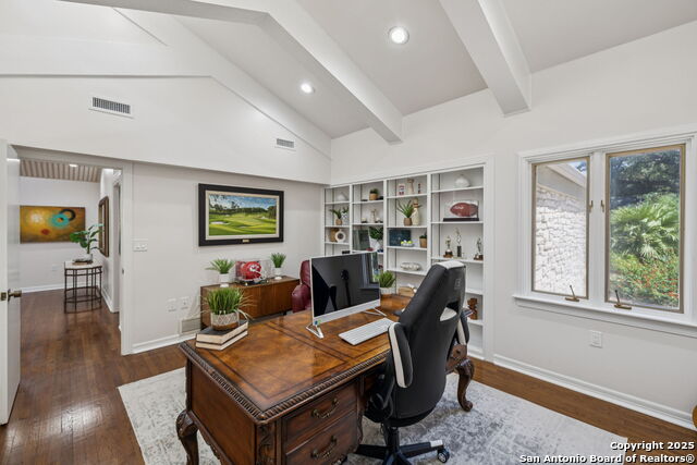 Listing photo id 17 for 111 Wickford Way