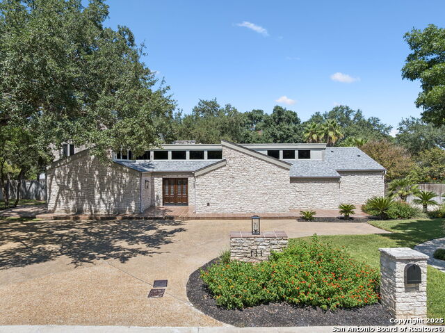 Listing photo id 0 for 111 Wickford Way
