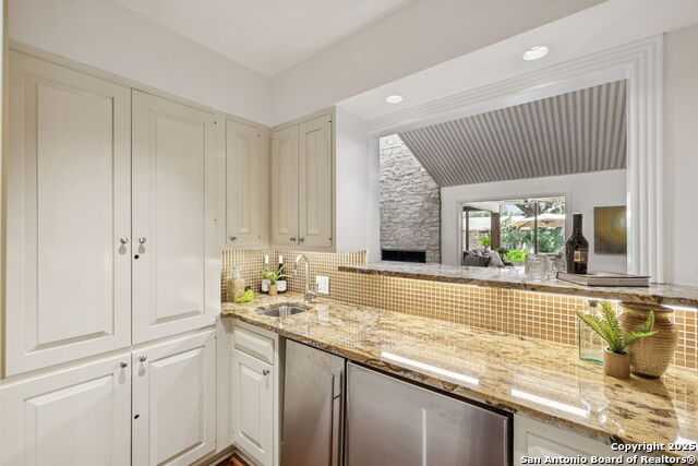 Listing photo id 20 for 111 Wickford Way