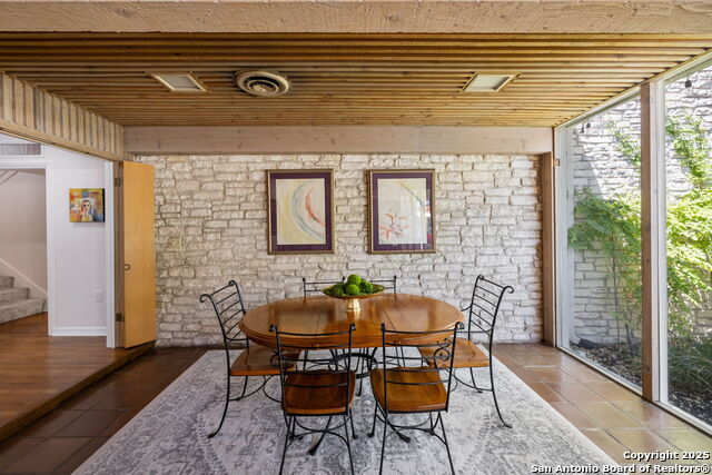 Listing photo id 21 for 111 Wickford Way