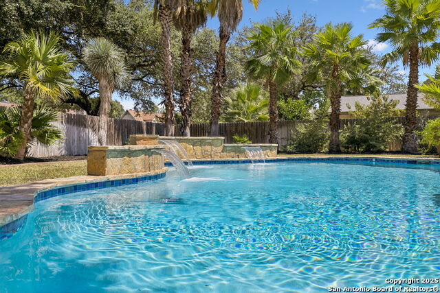 Listing photo id 25 for 111 Wickford Way