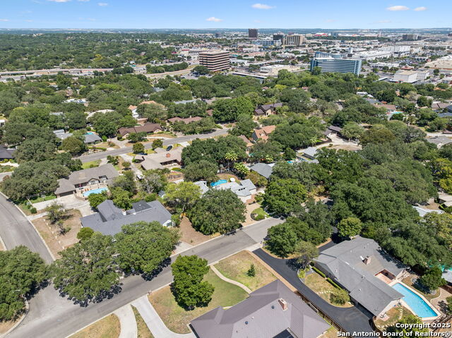 Listing photo id 36 for 111 Wickford Way