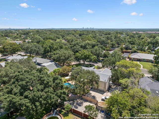 Listing photo id 37 for 111 Wickford Way
