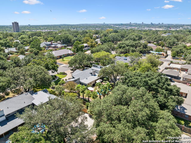 Listing photo id 38 for 111 Wickford Way