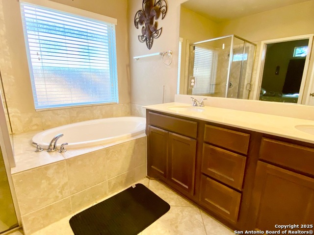 Listing photo id 11 for 8714 White Crown