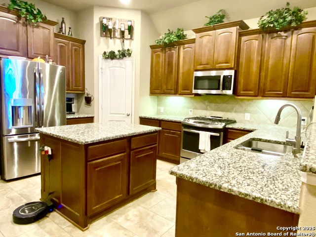 Listing photo id 4 for 8714 White Crown