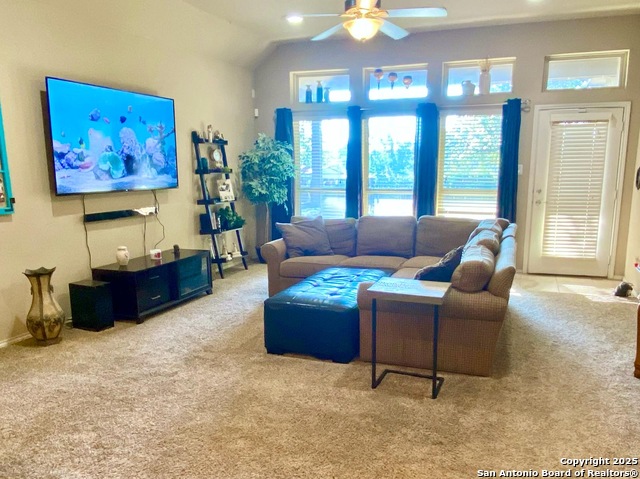 Listing photo id 7 for 8714 White Crown