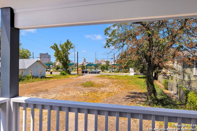 Listing photo id 11 for 814 Olive #1 N
