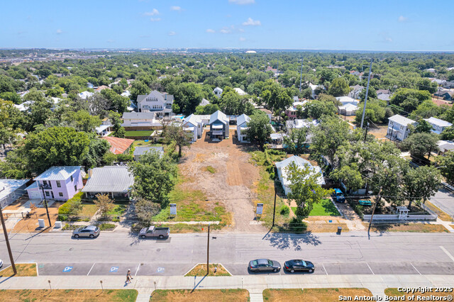 Listing photo id 13 for 814 Olive #1 N