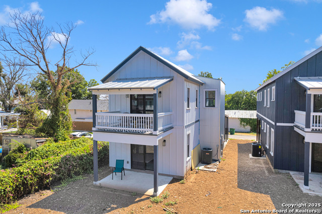 Listing photo id 18 for 814 Olive #1 N