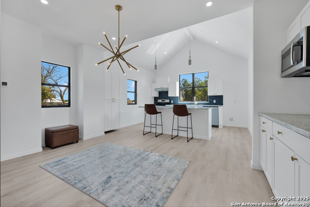 Listing photo id 4 for 814 Olive #1 N