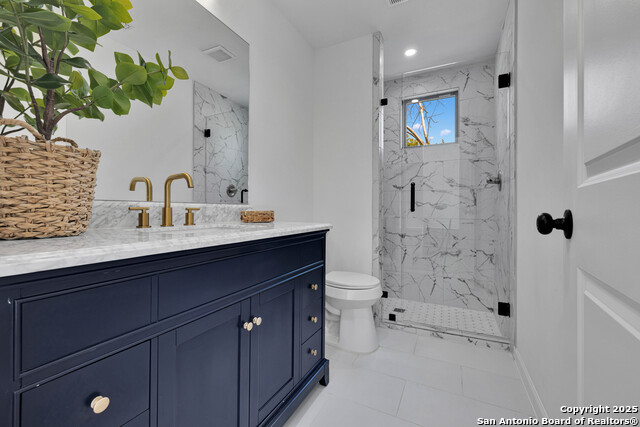 Listing photo id 7 for 814 Olive #1 N