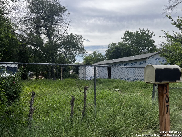 Details for 307 San Bernardo S, San Antonio, TX 78237
