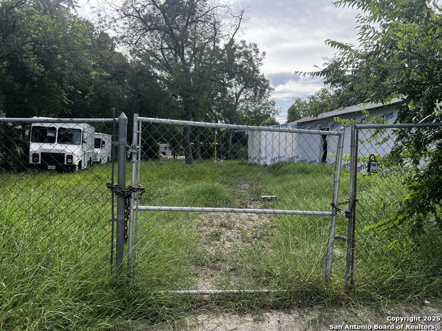 Listing photo id 2 for 307 San Bernardo S