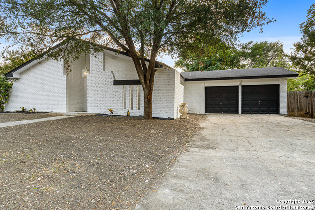 Image 3 of 31 For 5914 Forest Mill St