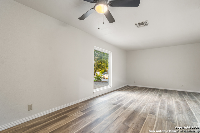 Image 8 of 31 For 5914 Forest Mill St