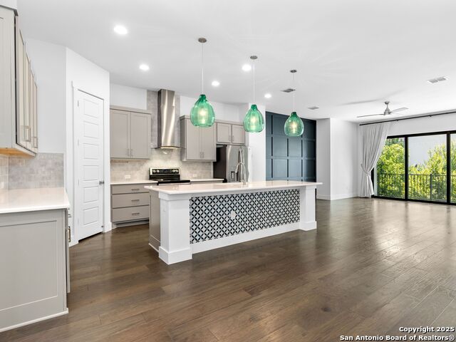 Listing photo id 8 for 825 Saint Mary's Street N 102