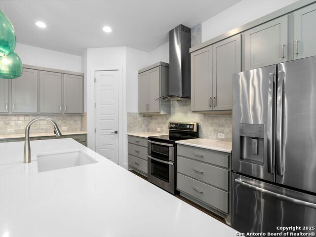 Listing photo id 10 for 825 Saint Mary's Street N 102