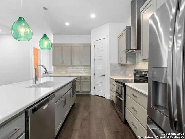 Listing photo id 11 for 825 Saint Mary's Street N 102