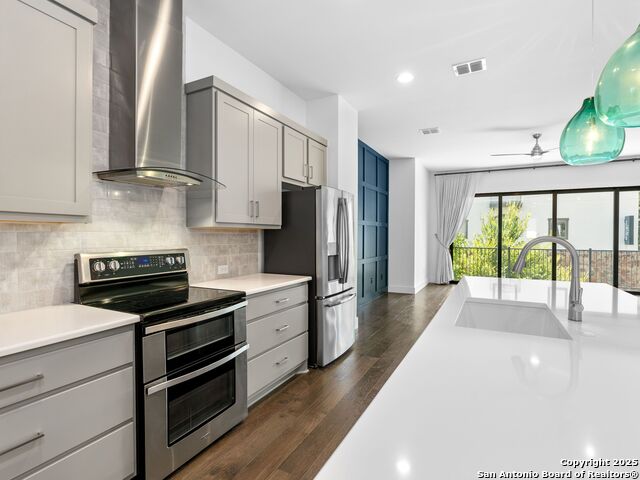 Listing photo id 12 for 825 Saint Mary's Street N 102