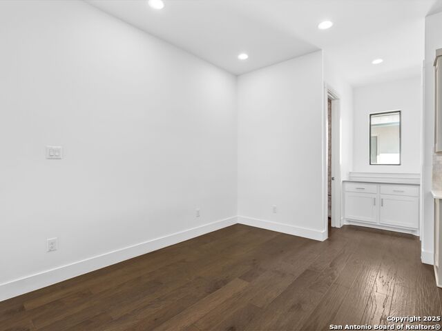 Listing photo id 13 for 825 Saint Mary's Street N 102