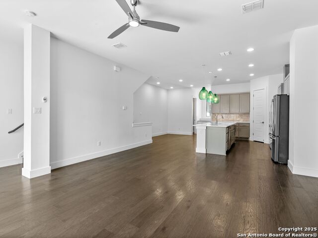 Listing photo id 19 for 825 Saint Mary's Street N 102