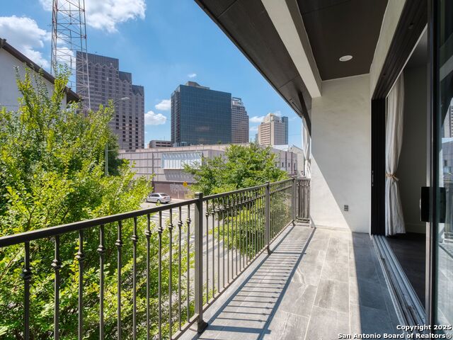 Listing photo id 21 for 825 Saint Mary's Street N 102
