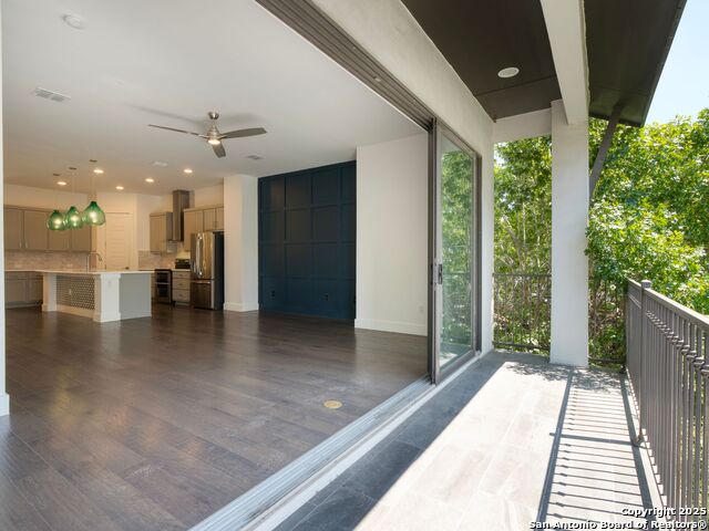 Listing photo id 22 for 825 Saint Mary's Street N 102