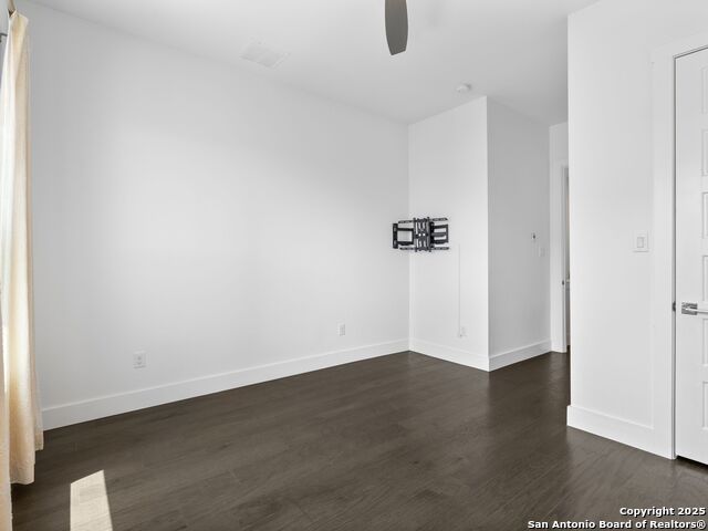 Listing photo id 30 for 825 Saint Mary's Street N 102