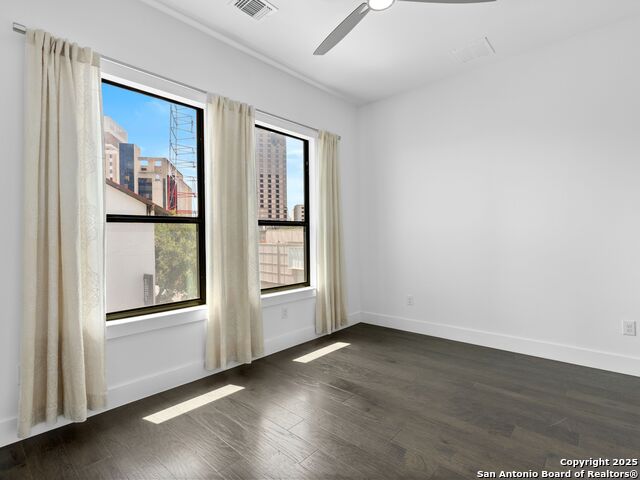 Listing photo id 31 for 825 Saint Mary's Street N 102