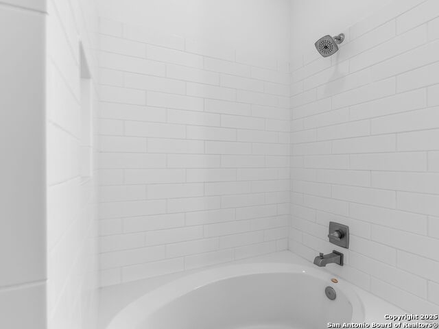 Listing photo id 33 for 825 Saint Mary's Street N 102