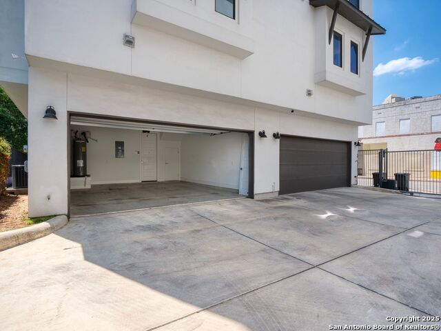 Listing photo id 34 for 825 Saint Mary's Street N 102