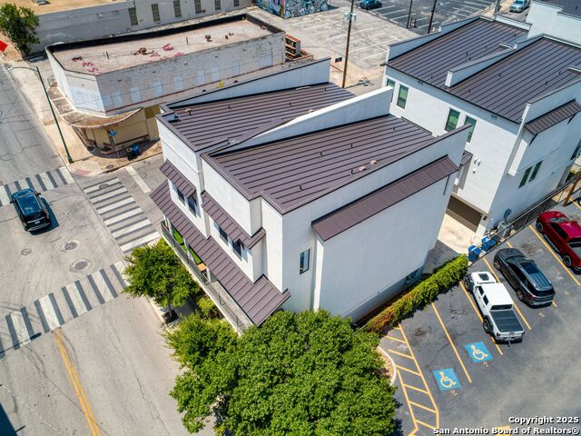 Listing photo id 36 for 825 Saint Mary's Street N 102
