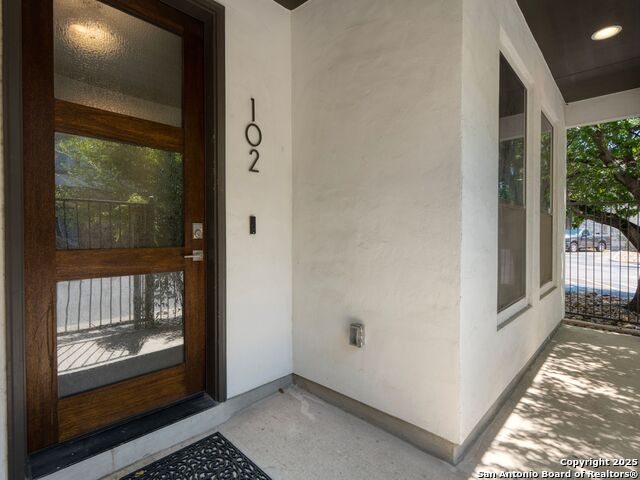 Listing photo id 2 for 825 Saint Mary's Street N 102