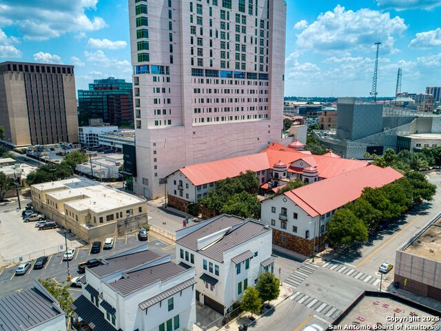 Listing photo id 40 for 825 Saint Mary's Street N 102