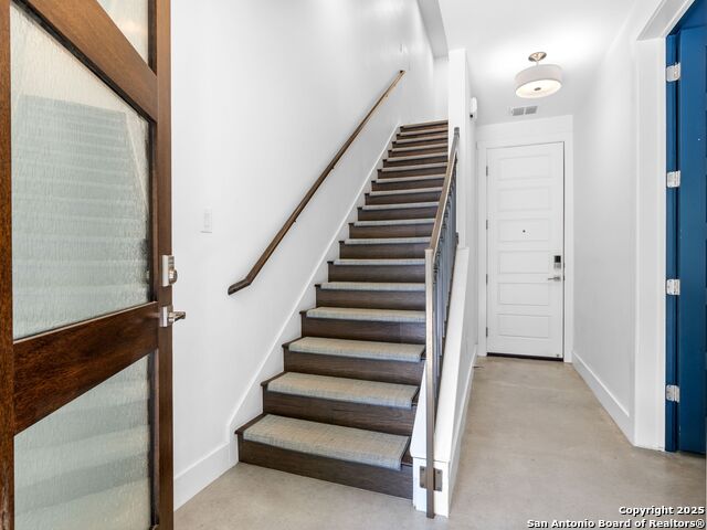 Listing photo id 3 for 825 Saint Mary's Street N 102