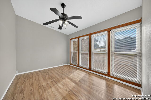 Listing photo id 10 for 5607 Charwood Dr