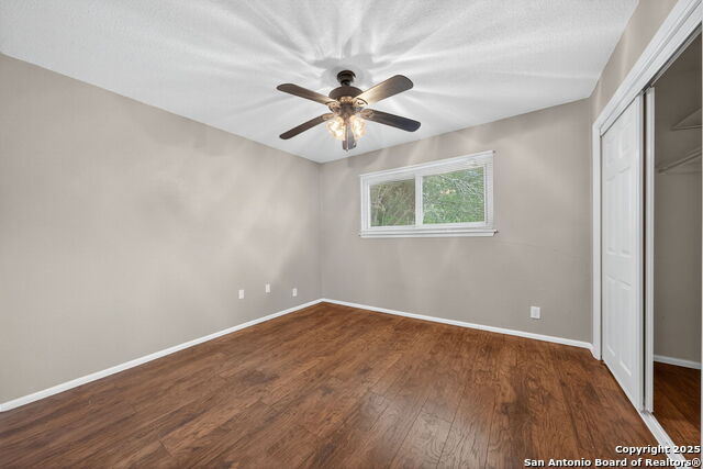 Listing photo id 16 for 5607 Charwood Dr