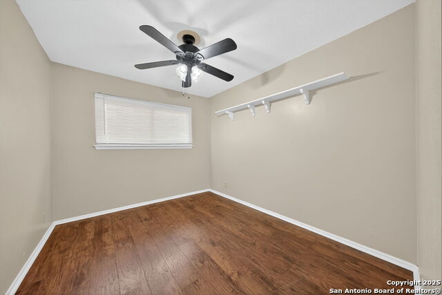 Listing photo id 17 for 5607 Charwood Dr