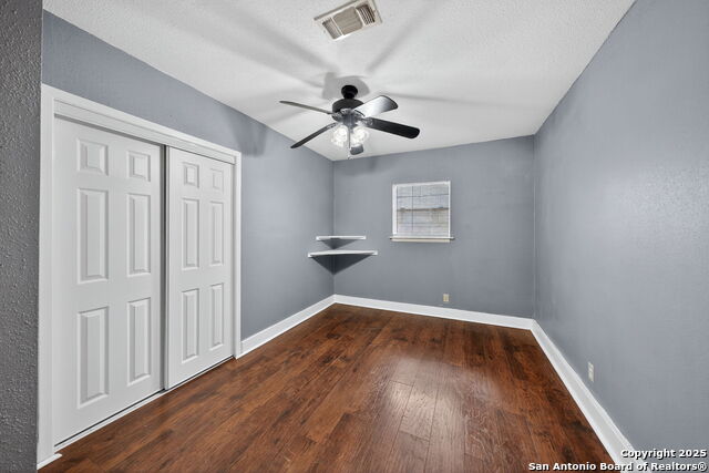 Listing photo id 19 for 5607 Charwood Dr