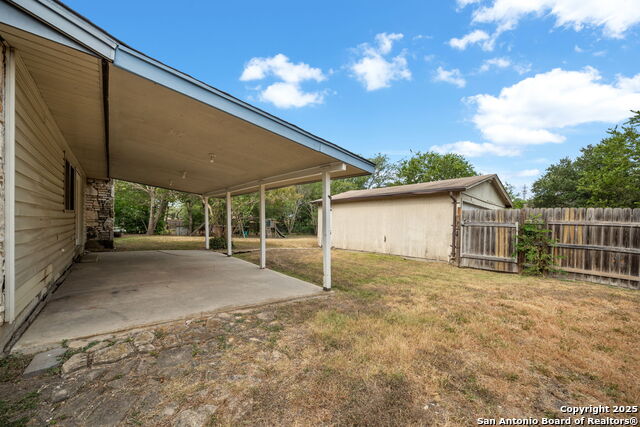Listing photo id 21 for 5607 Charwood Dr