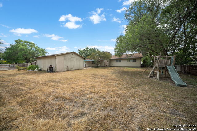 Listing photo id 27 for 5607 Charwood Dr